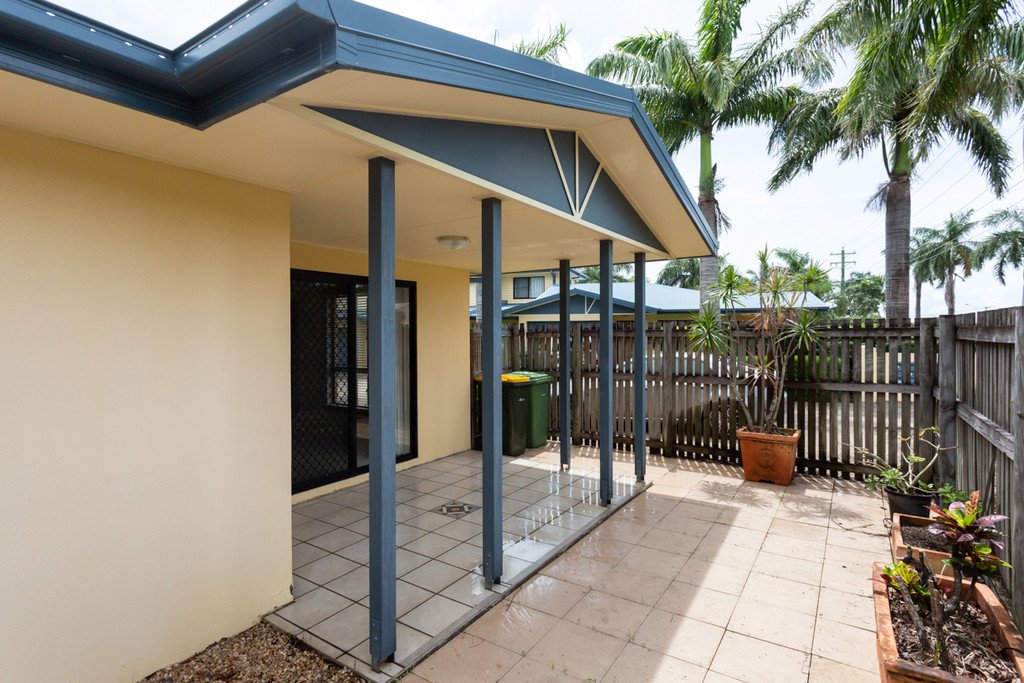 1/16 Beach Road CANNONVALE 14
