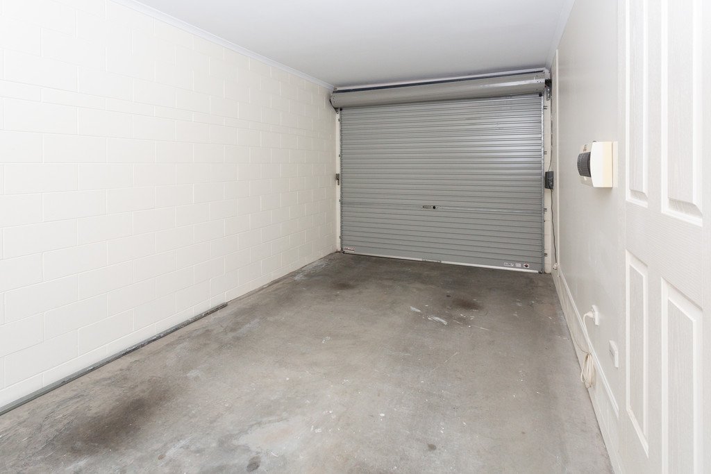 1/16 Beach Road CANNONVALE 17