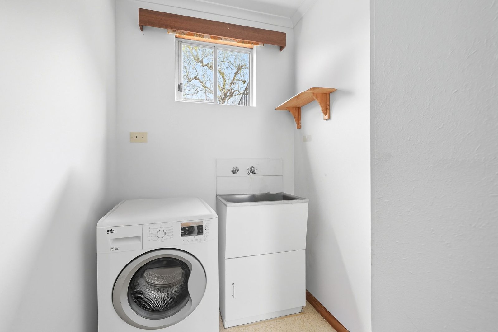 1/16 Chessington Court SANDY BAY 9