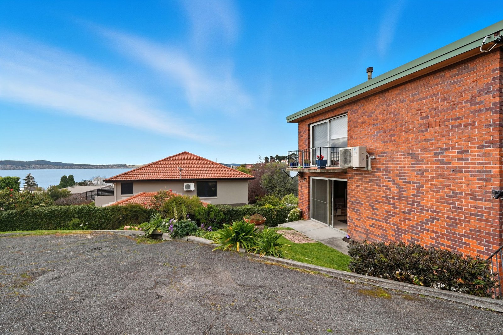 1/16 Chessington Court SANDY BAY 11