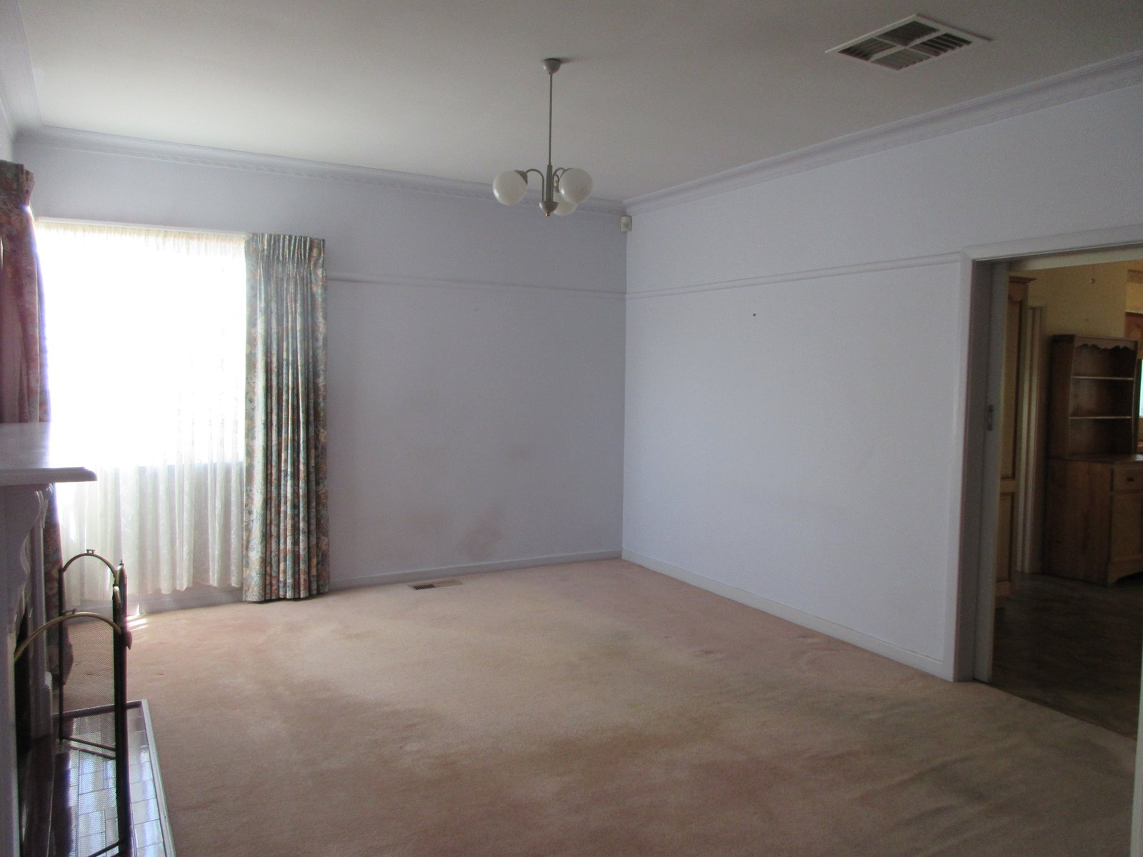Gallery: 116 Deakin Street