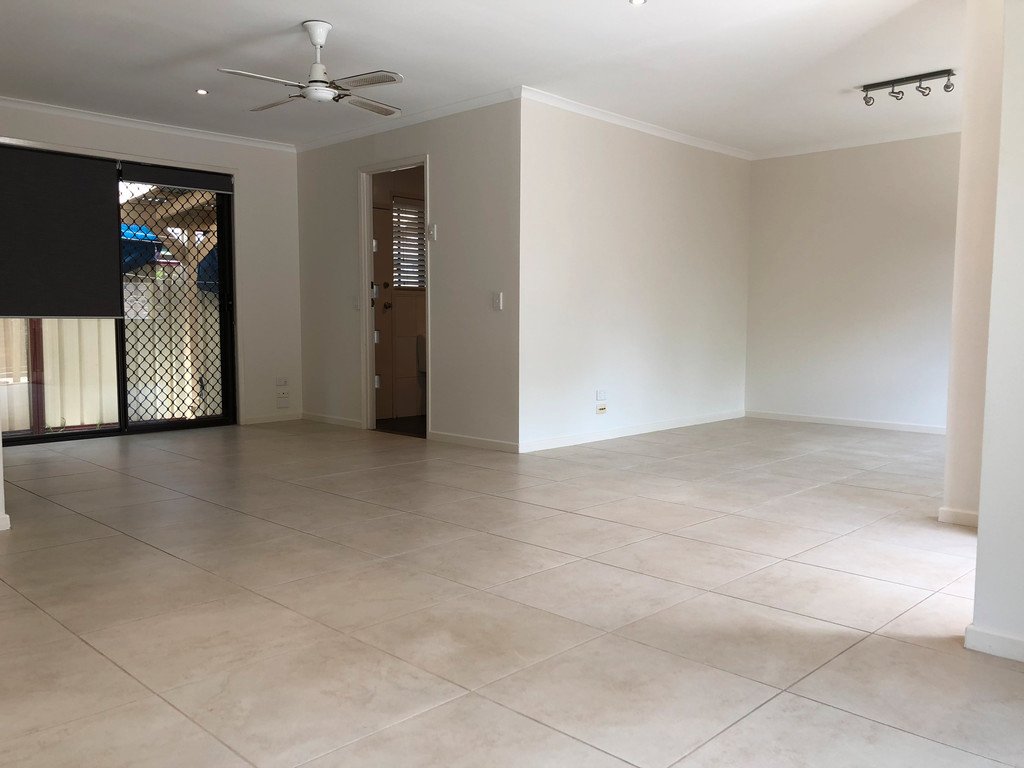 1/16 Elm Court LABRADOR 2