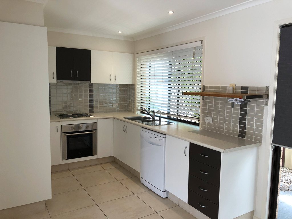 1/16 Elm Court LABRADOR 4