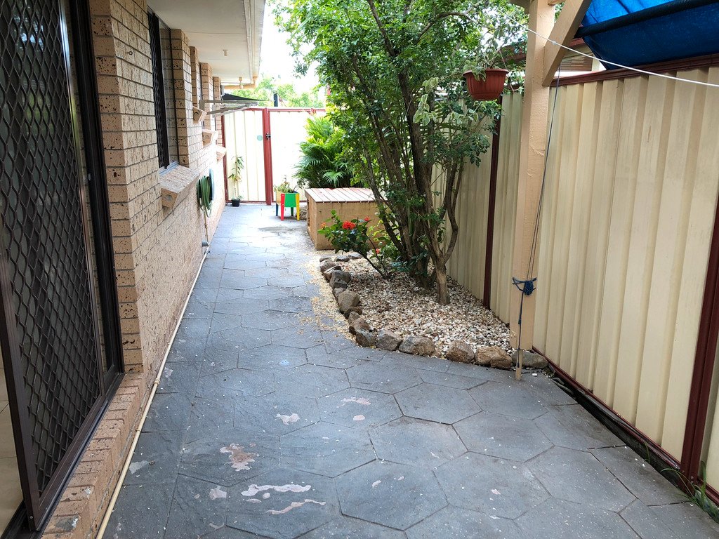1/16 Elm Court LABRADOR 9