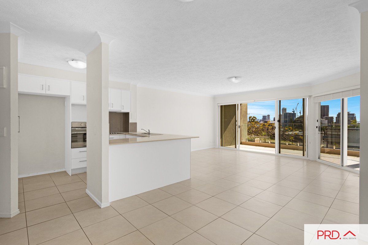 1/16 Hill Avenue Burleigh Heads 5