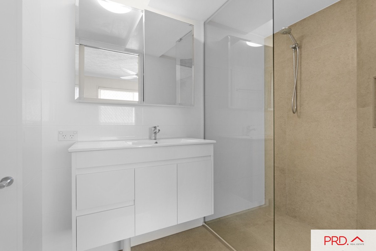 1/16 Hill Avenue Burleigh Heads 11