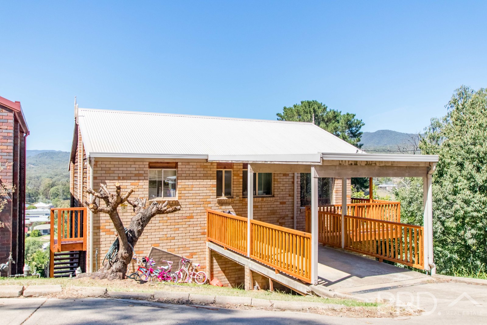 116 Howick Street TUMUT 16