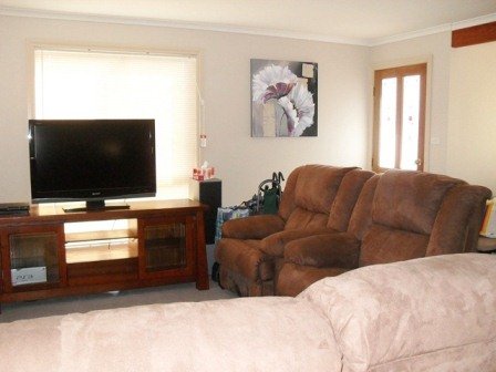 116 Howick Street TUMUT 7