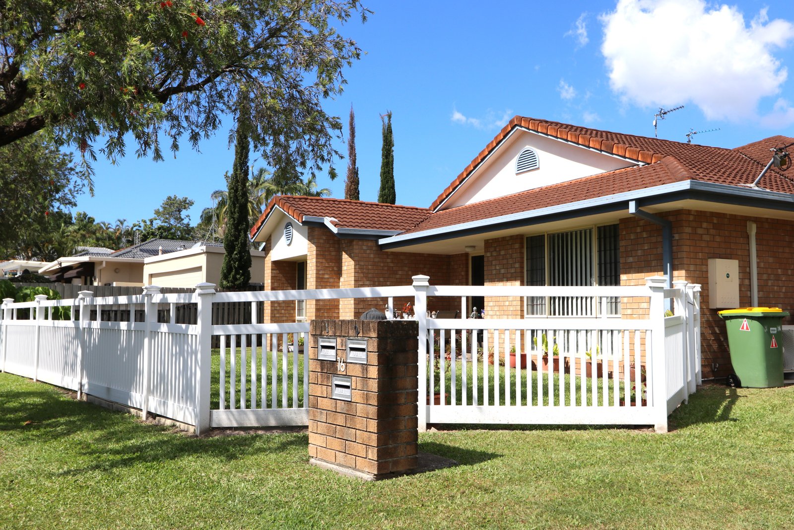 1/16 Judith Avenue SOUTHPORT 2