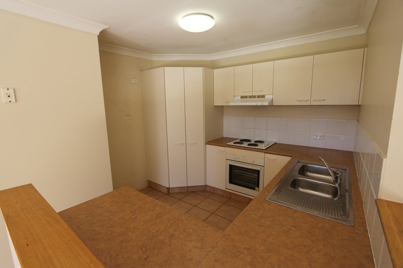 1/16 Judith Avenue SOUTHPORT 4