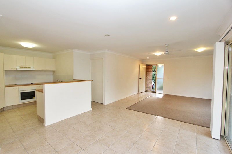 1/16 Judith Avenue SOUTHPORT 3