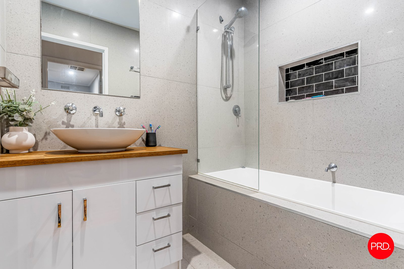 116 Maple Street GOLDEN SQUARE 9