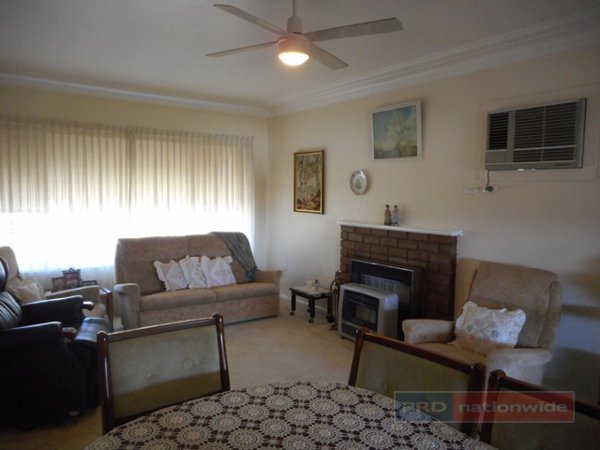116 Simpson Street TUMUT 4