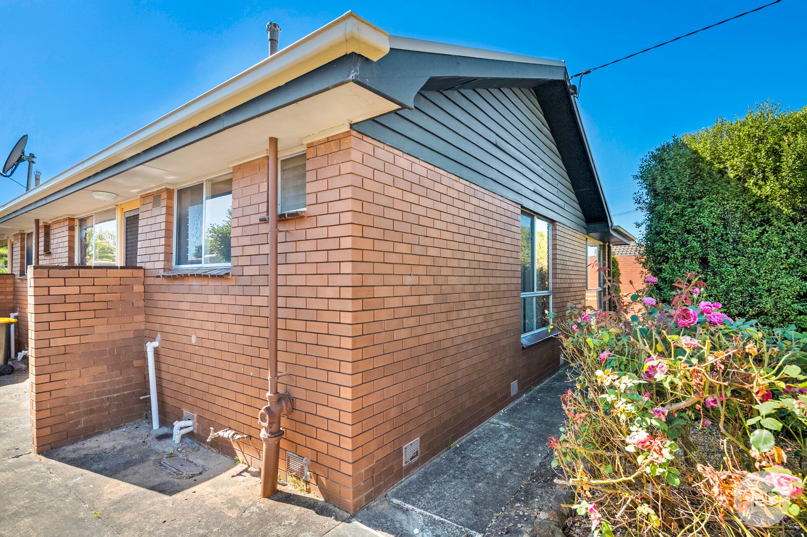 1/16 Symons Street WENDOUREE 9