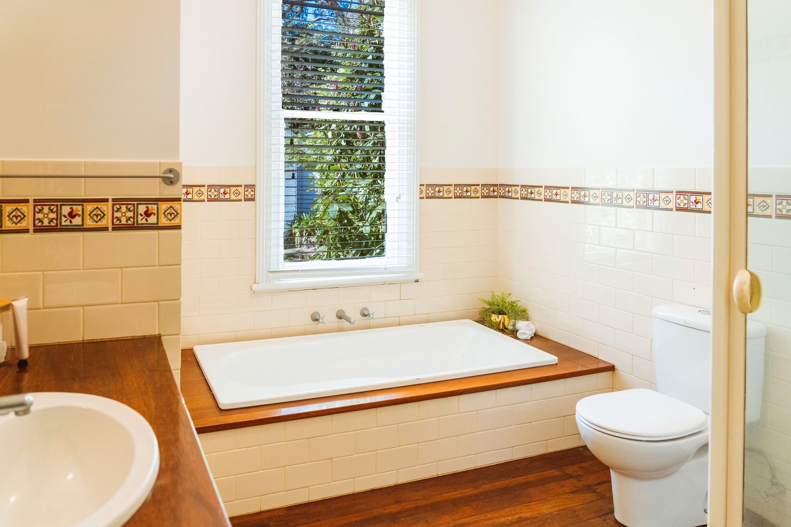 Real Estate and Property in 116 Waterworks Road, Woodend, VIC