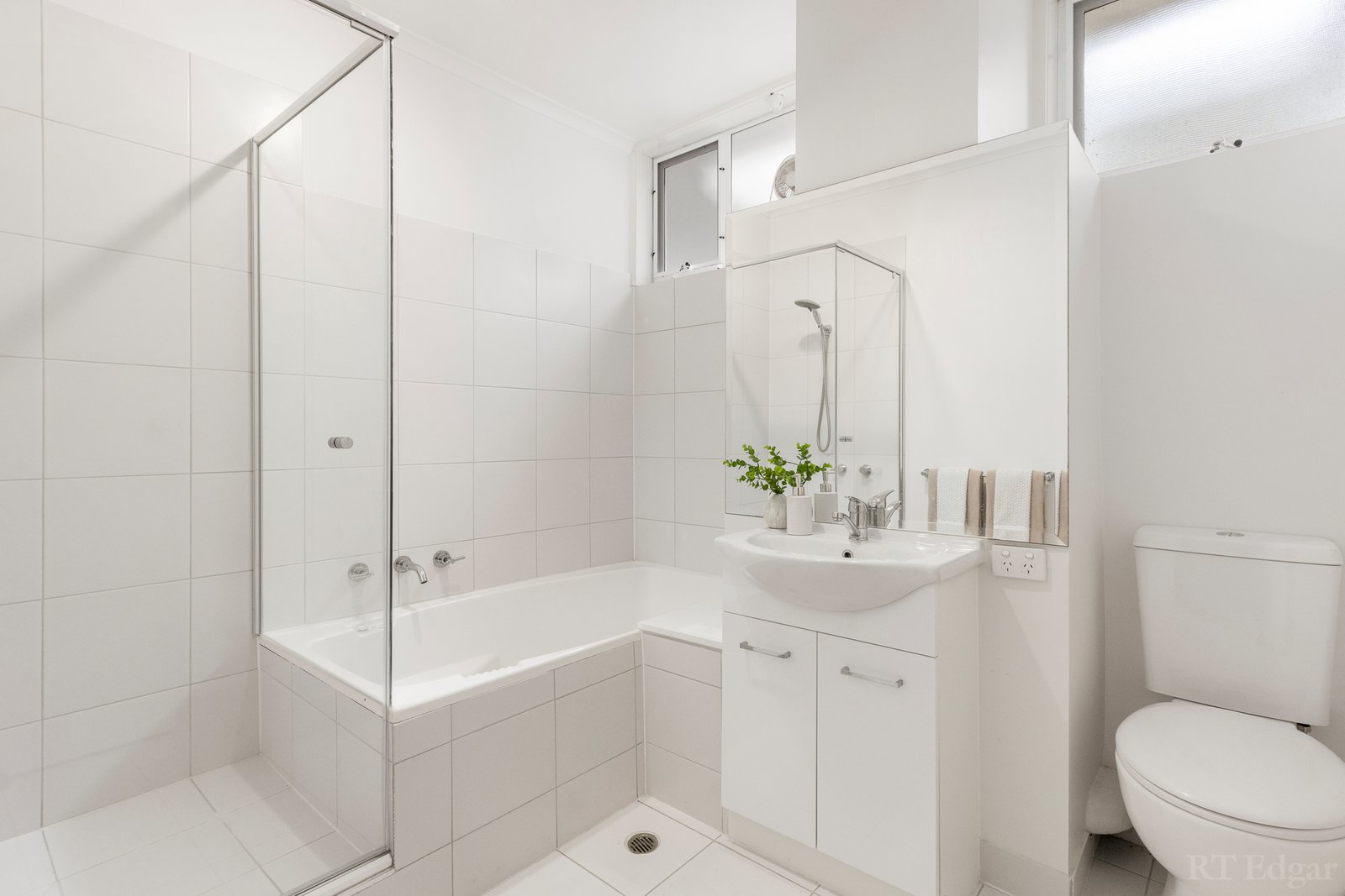 Real Estate and Property in 1/16 Woorigoleen Road, Toorak, VIC