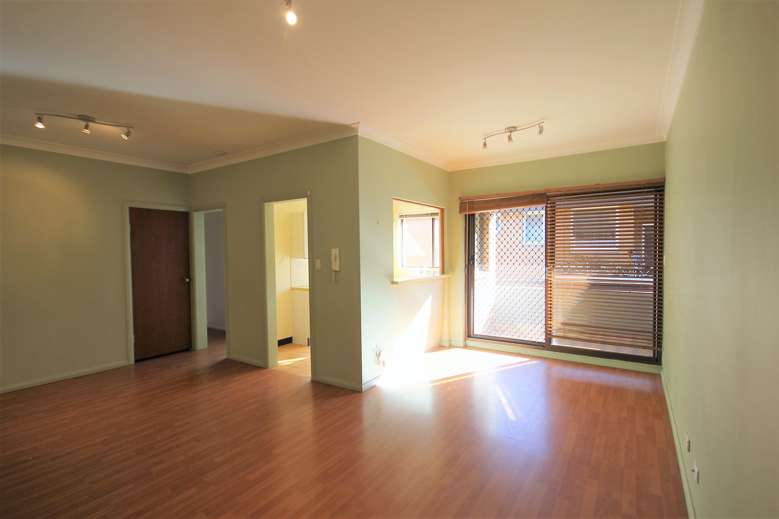 11/61 Warialda Street KOGARAH 4