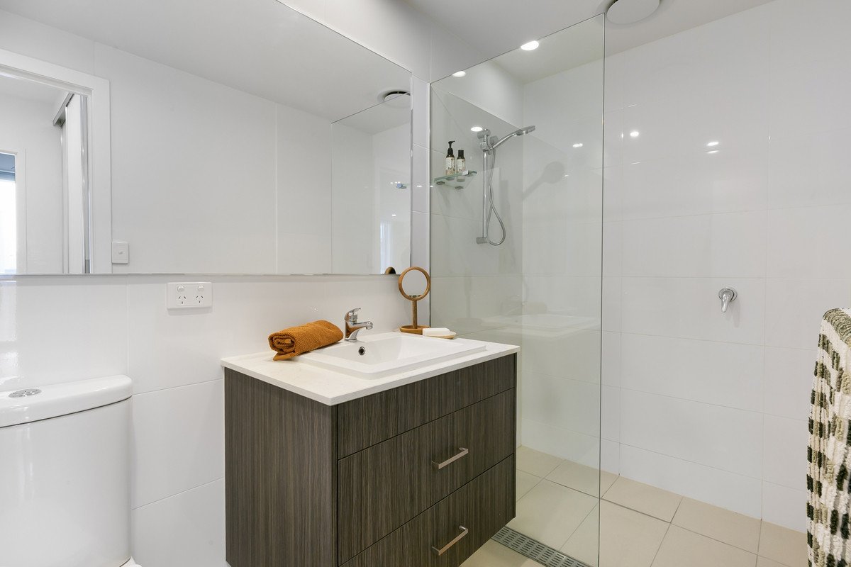 116/1930 Gold Coast Highway Miami 16