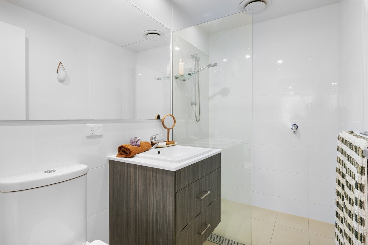 116/1930 Gold Coast Highway Miami 18