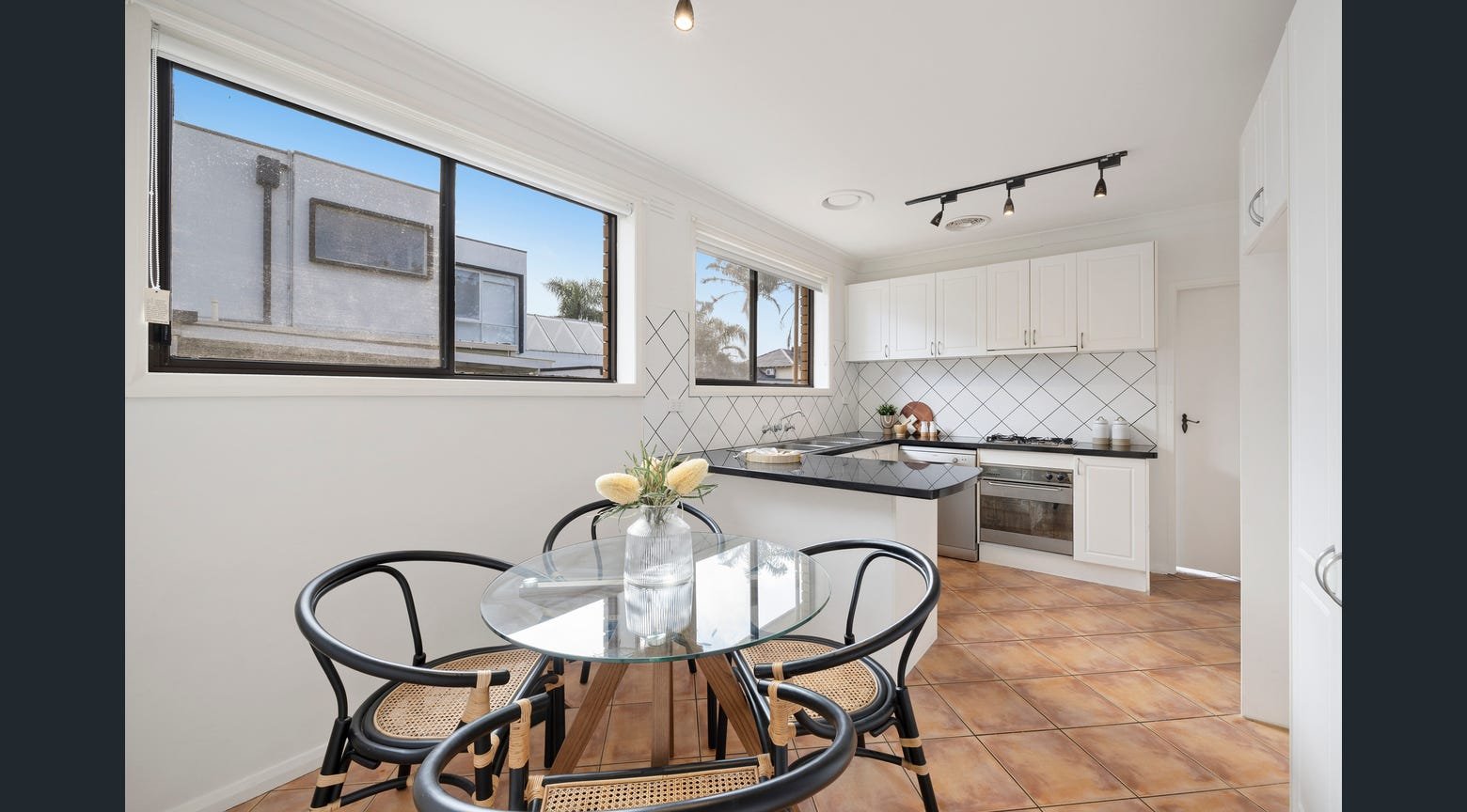 Gallery: 11/62-63 Beach Road