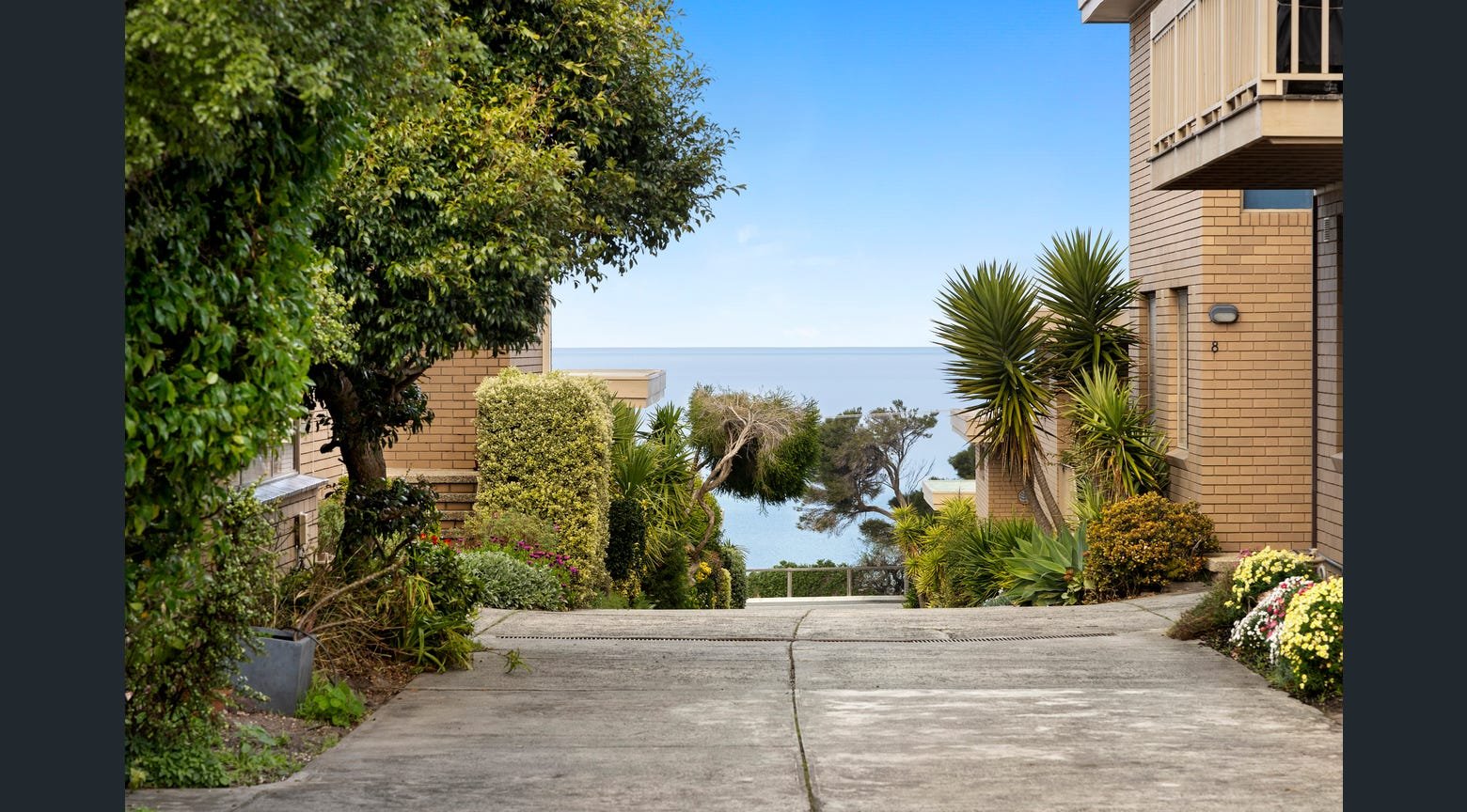 Gallery: 11/62-63 Beach Road