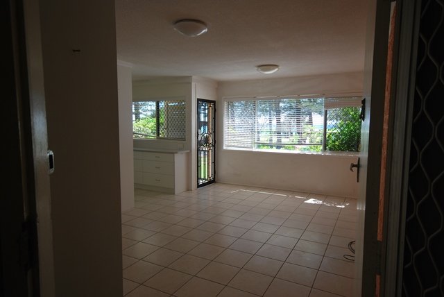 1/162 The Esplanade BURLEIGH HEADS 4