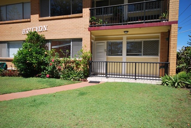 1/162 The Esplanade BURLEIGH HEADS 2