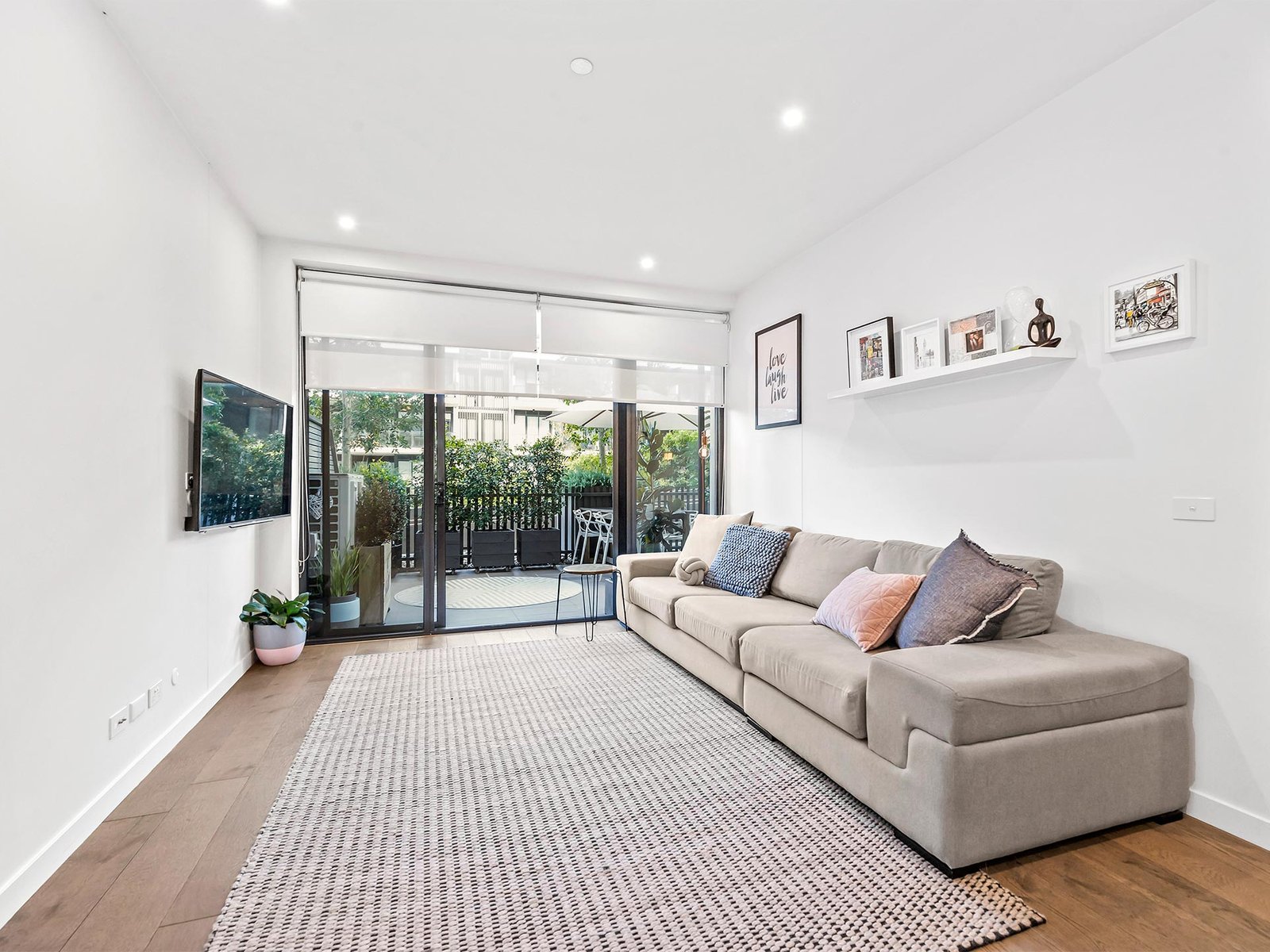 Gallery: 116/222 Bay Road