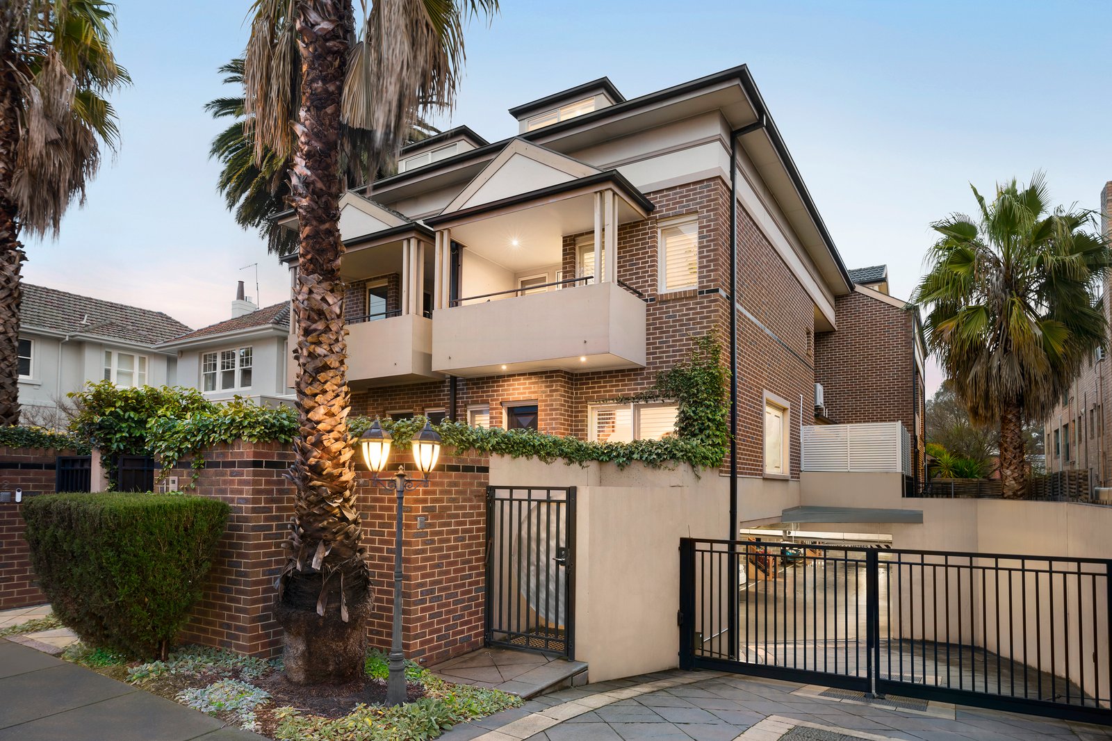 1/164 Barkers Road, Hawthorn, 3122