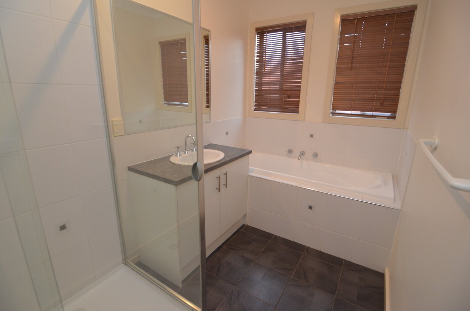 Gallery: 1/166 Barwarre Road
