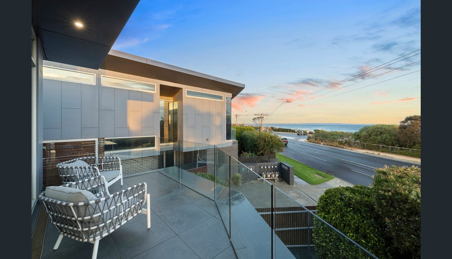 Gallery: 1/168 Beach Road