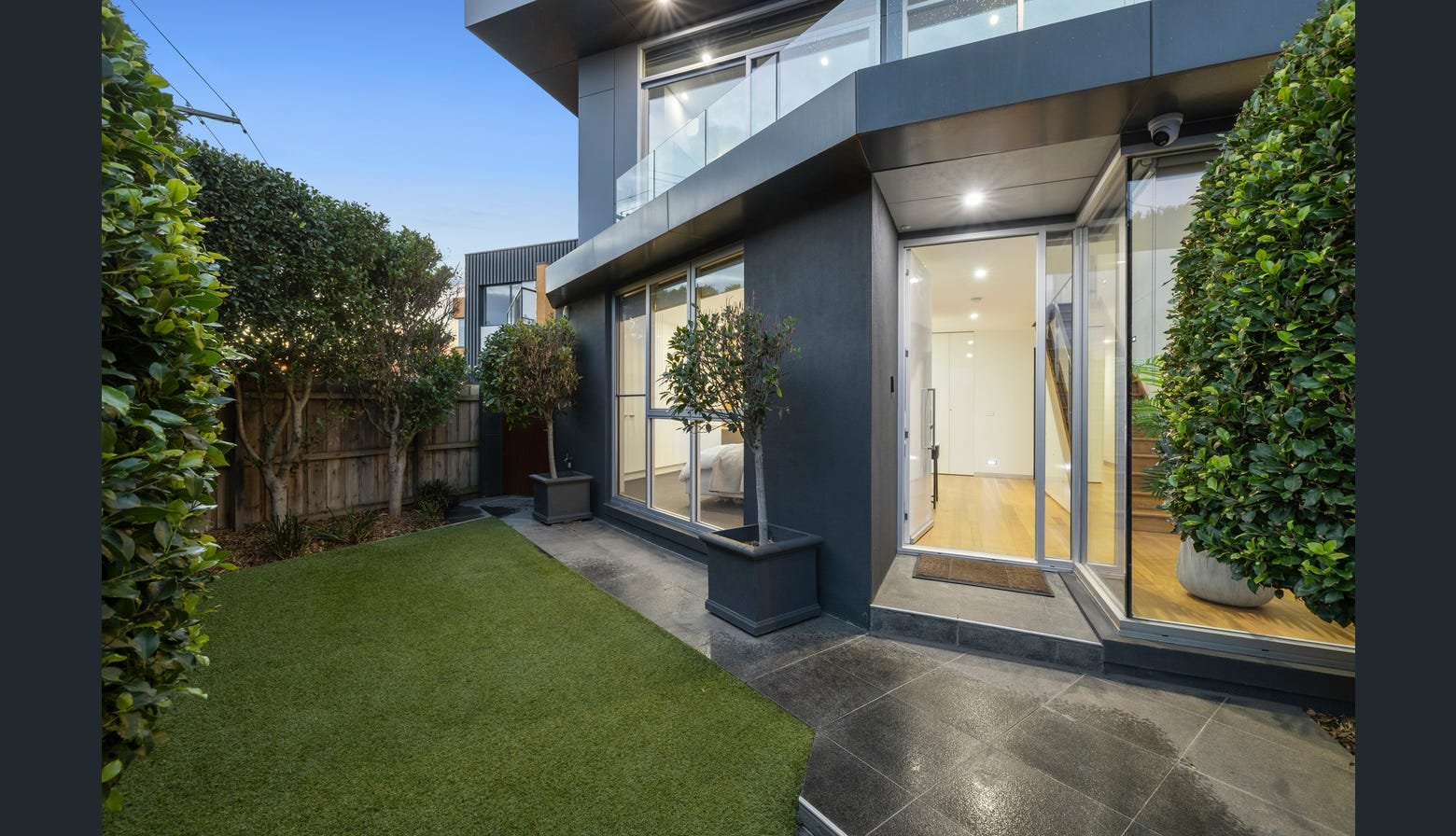 Gallery: 1/168 Beach Road