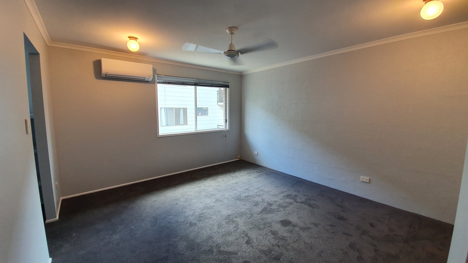 1/169 Shute Harbour Road CANNONVALE 3