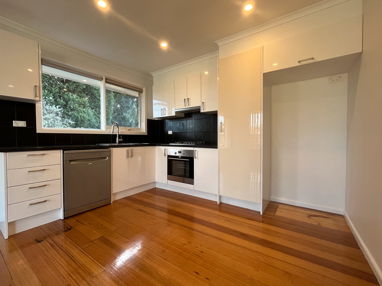 Gallery: 1/17-19 Banksia Court