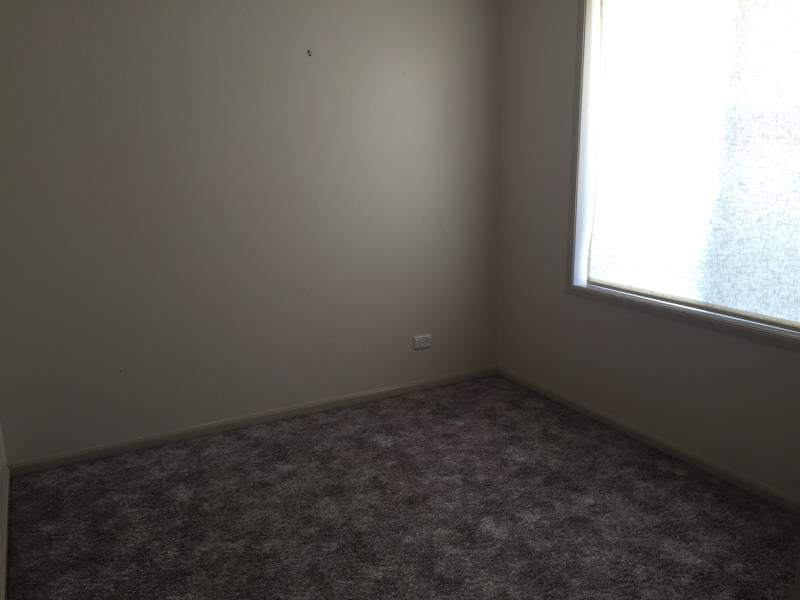 1/17 Charles Coxen Close TAMWORTH 5