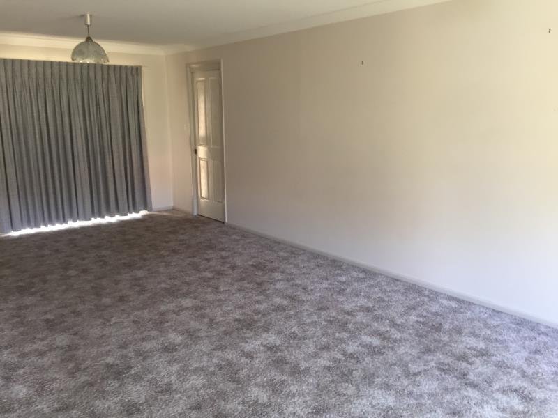 1/17 Charles Coxen Close TAMWORTH 3