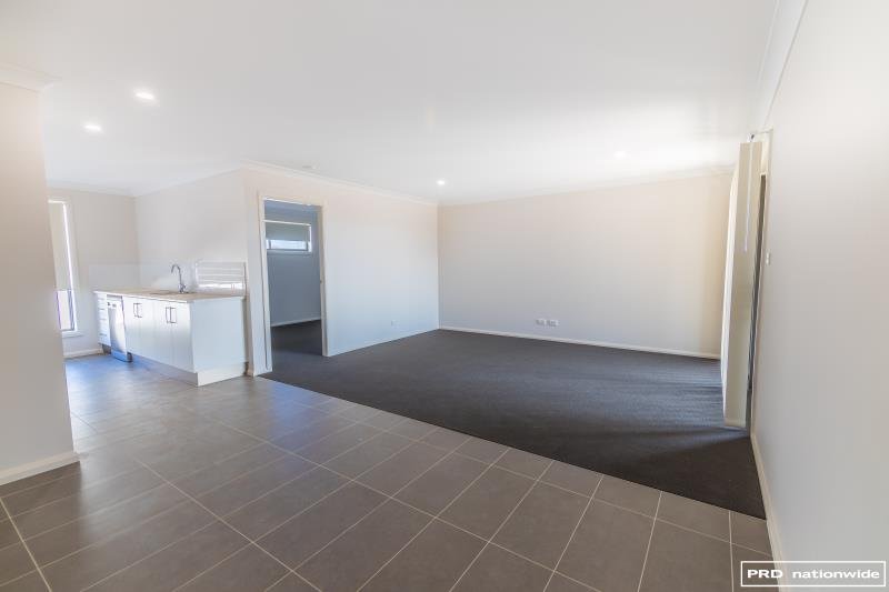 1/17 Galah Drive TAMWORTH 3