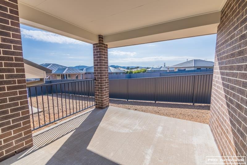 1/17 Galah Drive TAMWORTH 8