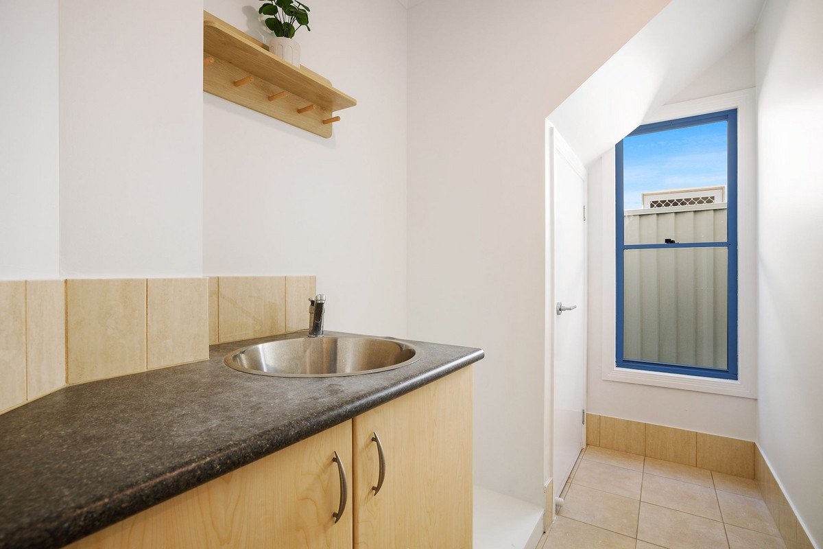 1/17 Twenty Seventh Avenue Palm Beach 14