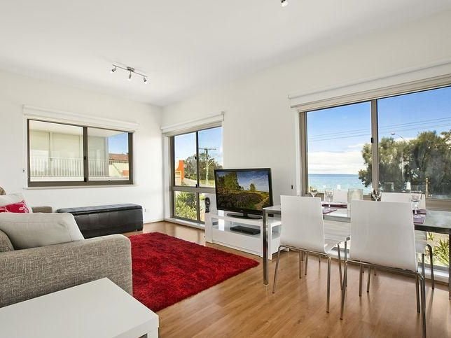 Gallery: 11/70 Beach Road