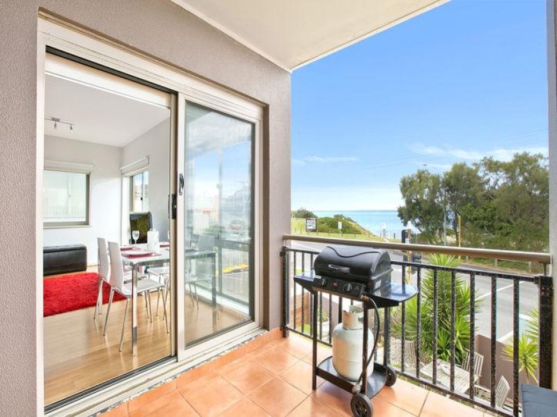 Gallery: 11/70 Beach Road