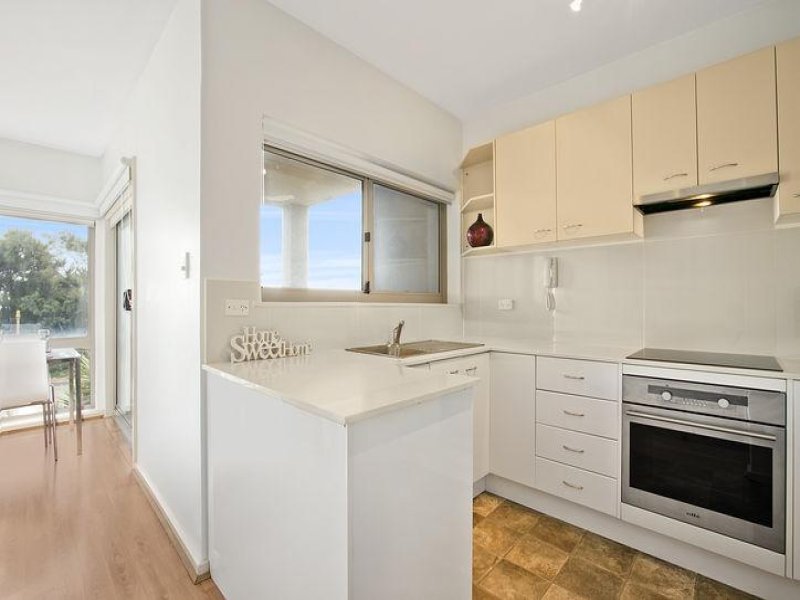 Gallery: 11/70 Beach Road