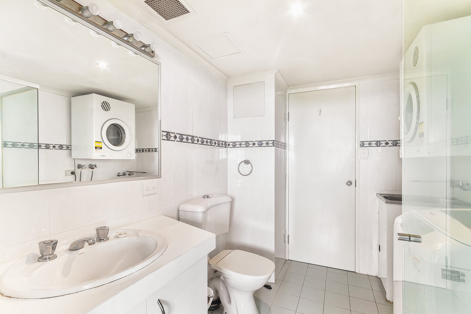 117/62-68 Marine Parade COOLANGATTA 7