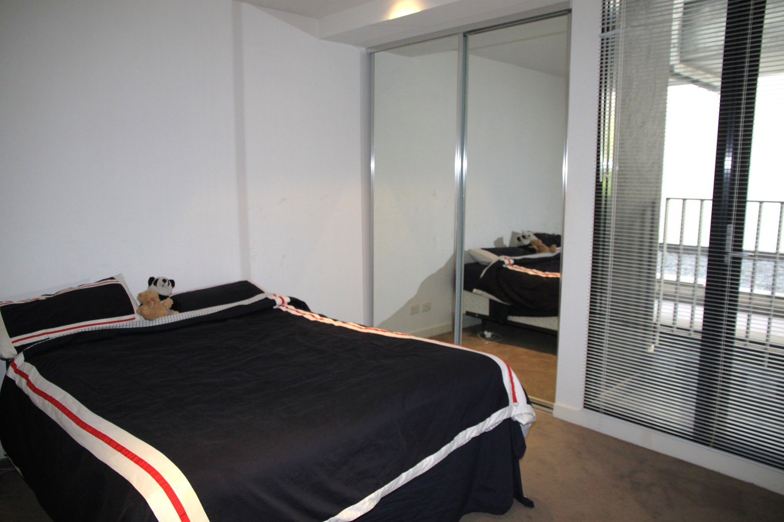 Gallery: 117/63 Acland Street