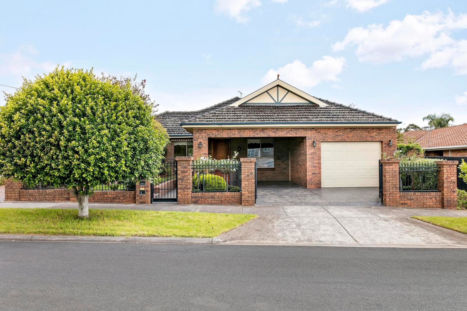 118 Deakin Street, Essendon VIC 3040