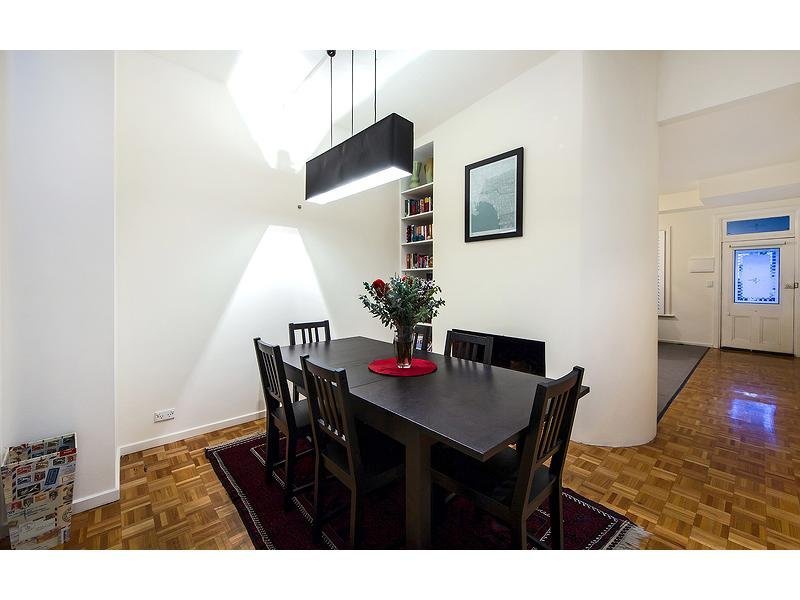 Gallery: 118 Dow Street