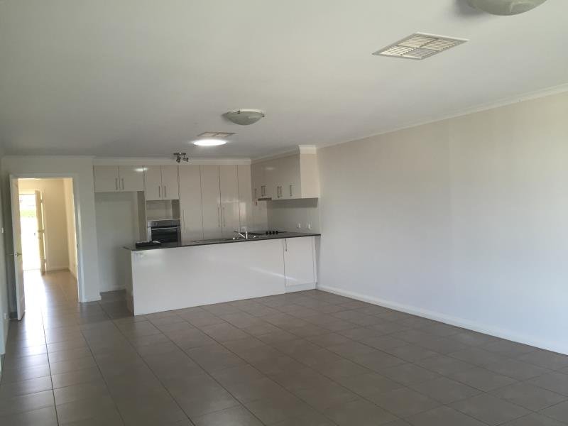 1/18 Fishermans Place TAMWORTH 5