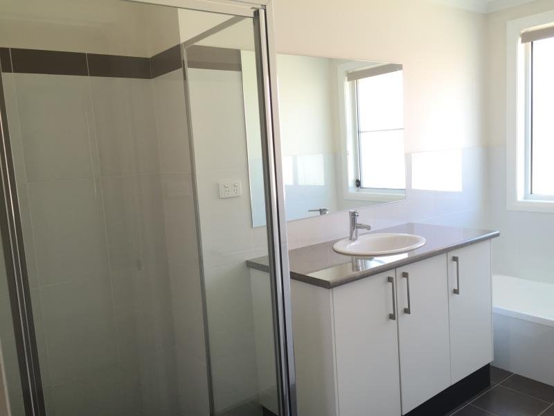 1/18 Fishermans Place TAMWORTH 7