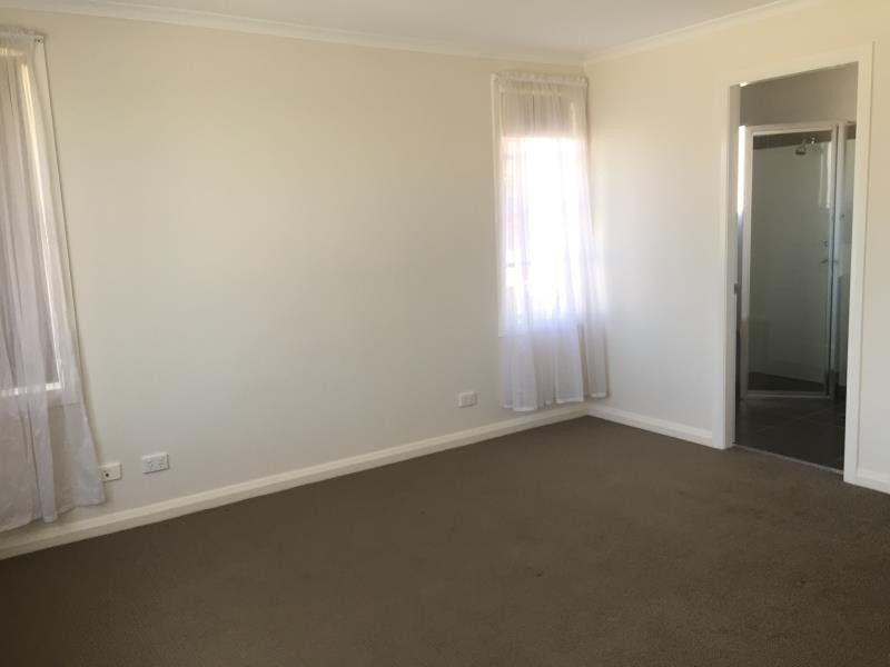 1/18 Fishermans Place TAMWORTH 3