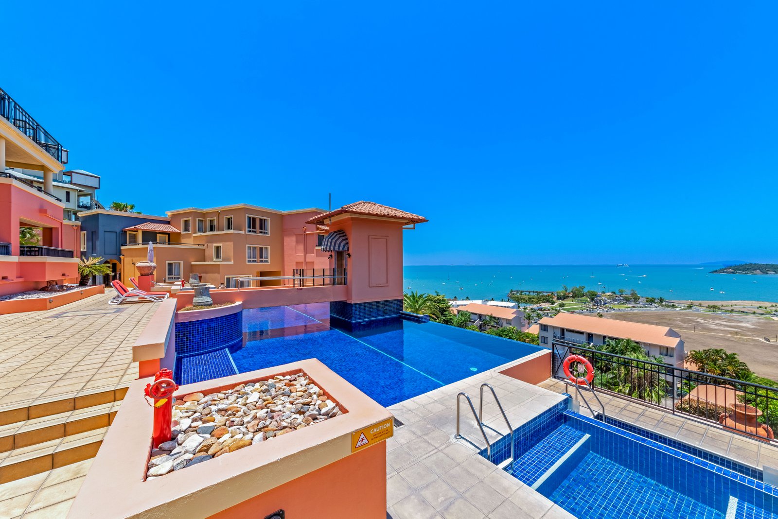 1/18 Golden Orchid Drive AIRLIE BEACH 2